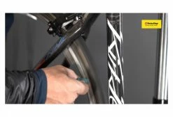 Gomme Nettoyante SwissStop Poliergummi Pour Bande De Freinage Sur Jante Aluminium -Entretien Réparation Route Soldes unnamed file 3037