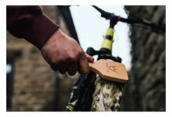 Peaty's Brosse Peaty’s Tyre Brush -Entretien Réparation Route Soldes unnamed file 3220