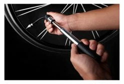 Pompe à Main Birzman Velocity MTB (Max 90psi / 6.2 Bar) Noir 9 Pompe à Main Birzman Velocity MTB (Max 90psi / 6.2 Bar) Noir -Entretien Réparation Route Soldes unnamed file 3888