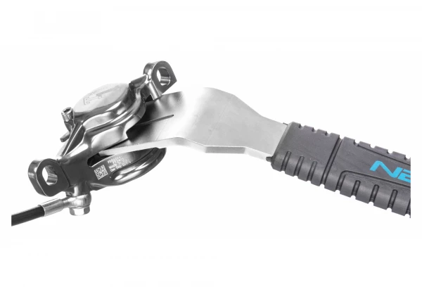 Outil NEATT 2 En 1 Ecarteur De Plaquettes + Devoileur De Disques 7 Outil NEATT 2 En 1 Ecarteur De Plaquettes + Devoileur De Disques – Image 5